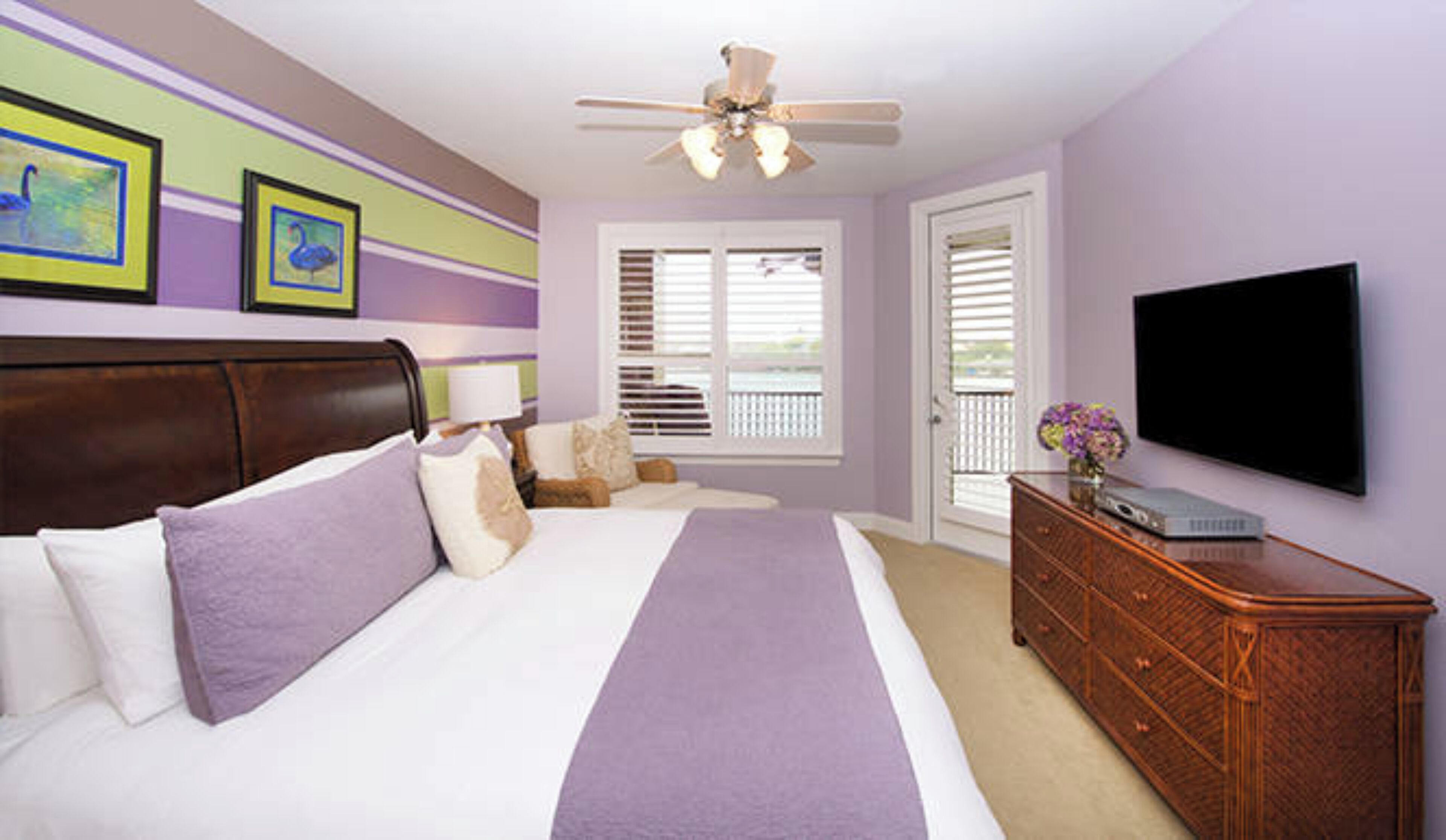 Rom – classic, flere senger | Sengetøy av topp kvalitet, senger med overmadrass og safe på rommet