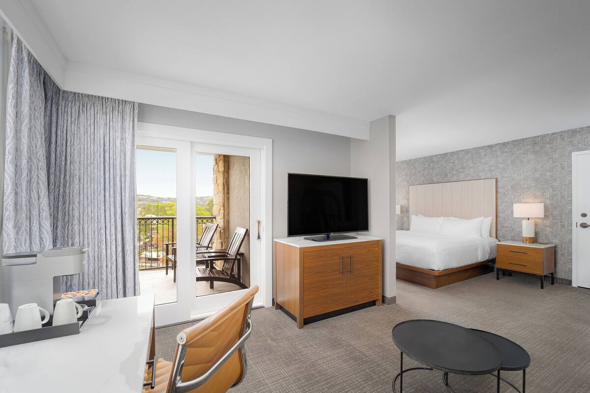 executive suite | 1 bedroom, premium bedding, pillow-top beds, in-room safe