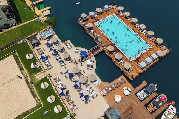 3 piscines extérieures, tentes de plage, parasols de plage