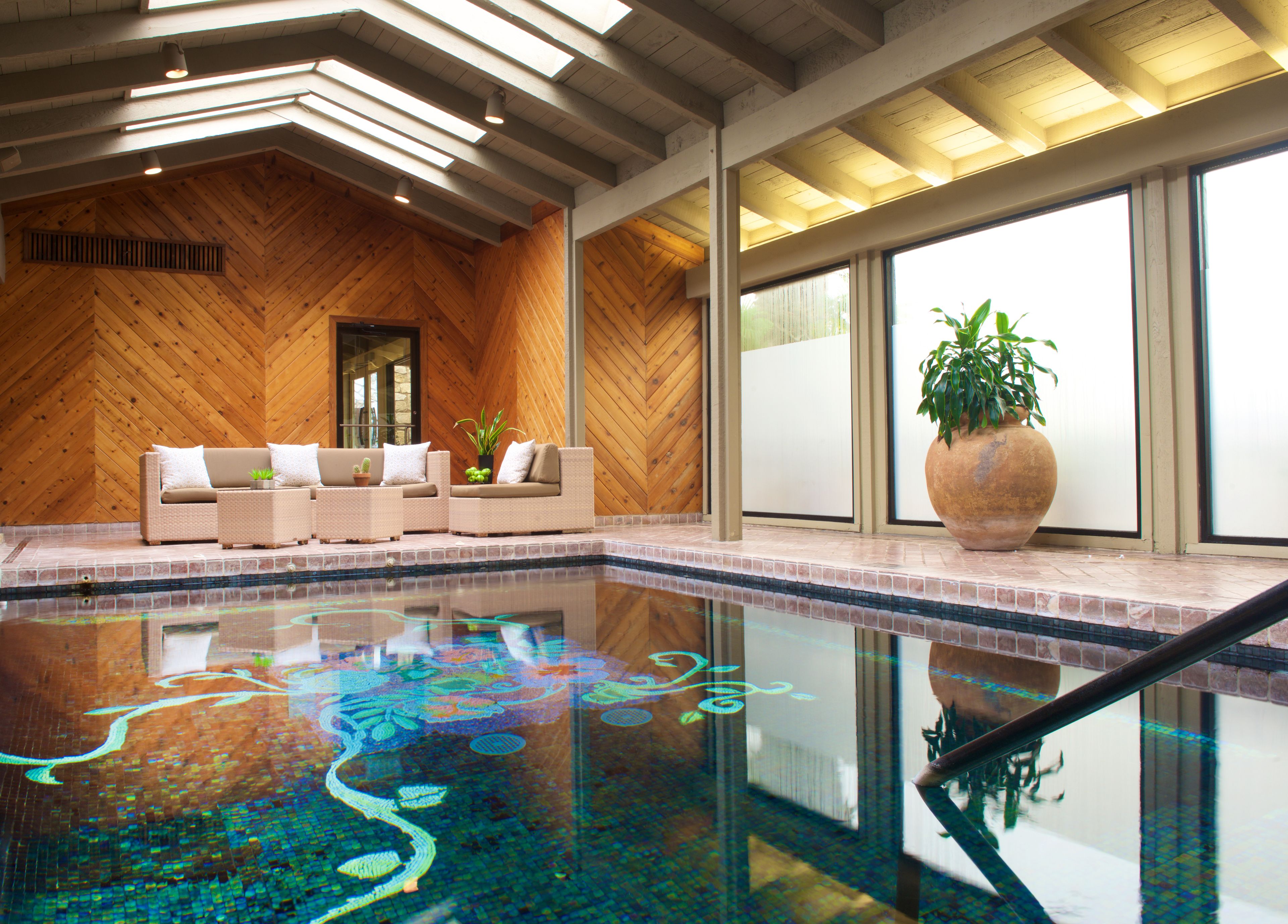 3 outdoor pools, open 10:00 am to 10:00 pm, pool cabanas (surcharge)