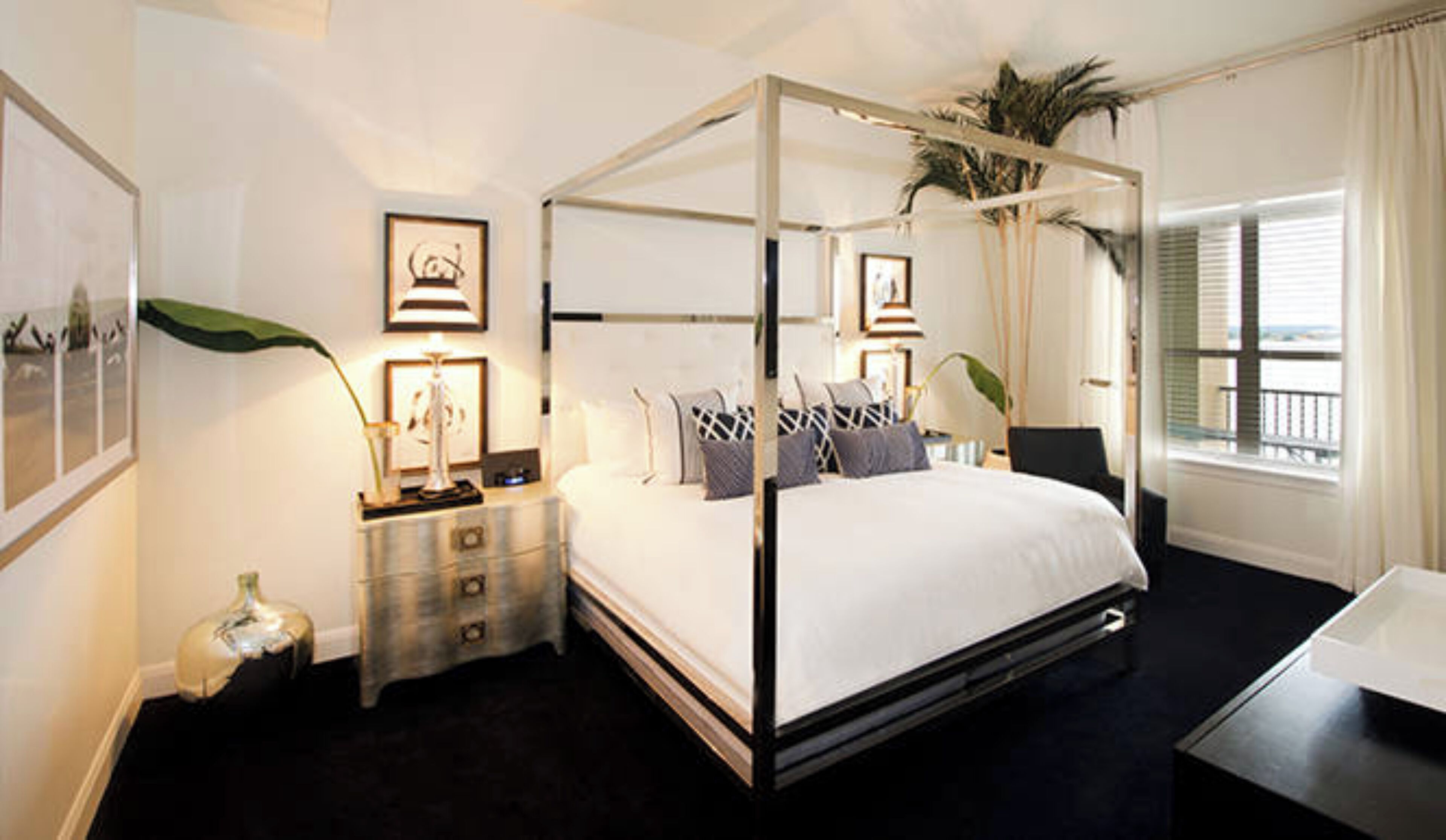 Rom – classic, flere senger | Sengetøy av topp kvalitet, senger med overmadrass og safe på rommet