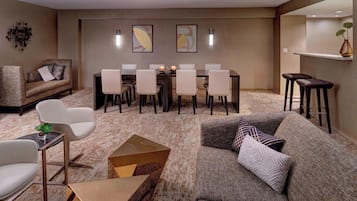 1 bedroom, premium bedding, in-room safe, desk