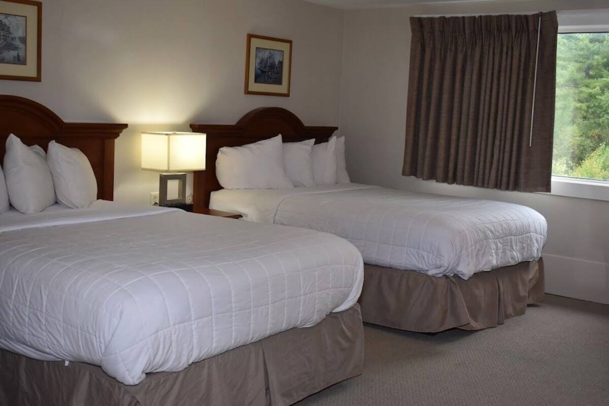 Habitación, 2 camas dobles, no fumadores | Ropa de cama de alta calidad y escritorio