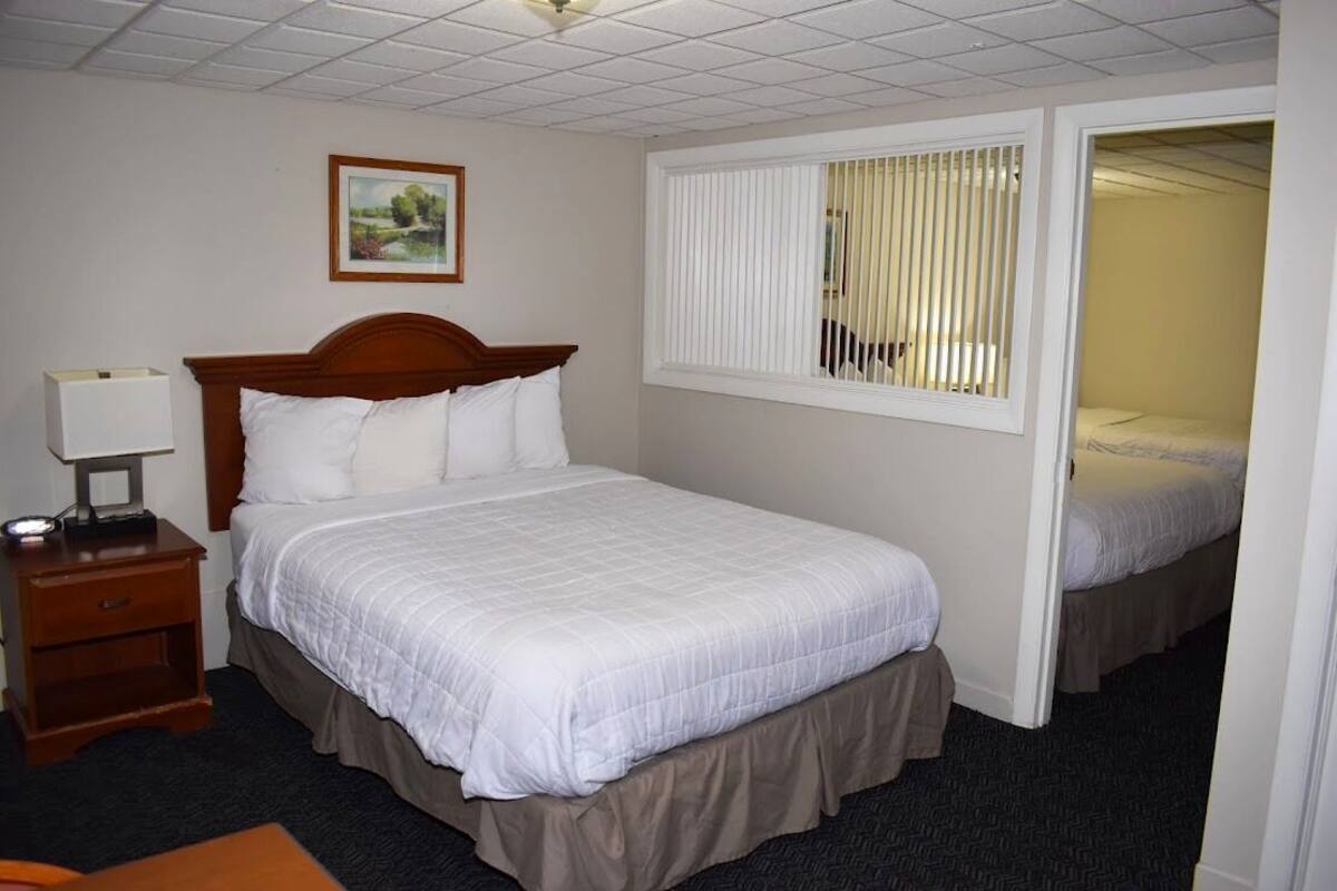 Habitación familiar, varias camas, no fumadores | Ropa de cama de alta calidad y escritorio