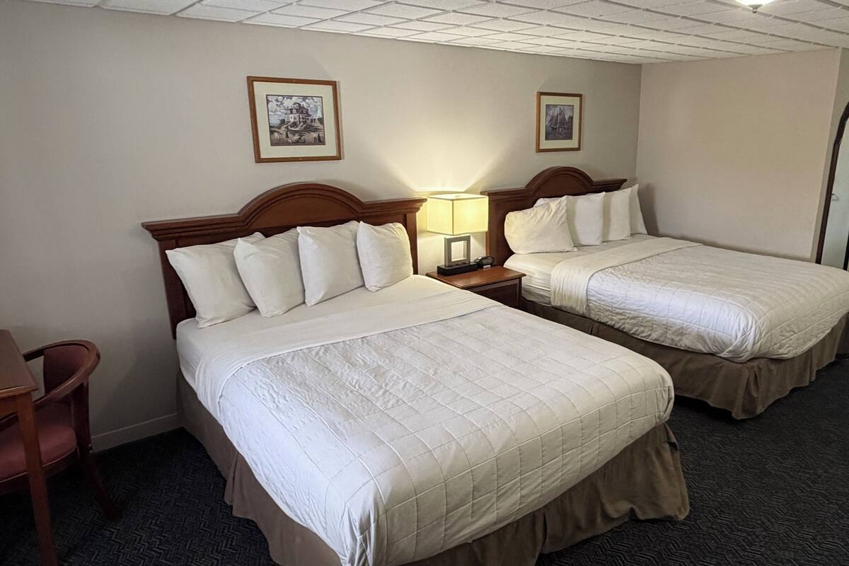 Habitación, 2 camas de matrimonio, no fumadores | Ropa de cama de alta calidad y escritorio