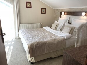 Suite | Premium bedding, minibar, in-room safe, individually furnished - Eney Hotel (Lviv)