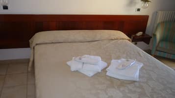 Betten mit Memory-Foam-Matratzen, Schreibtisch, Verdunkelungsvorhänge