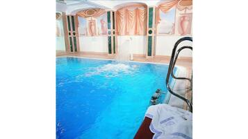 Indoor pool, 3 outdoor pools