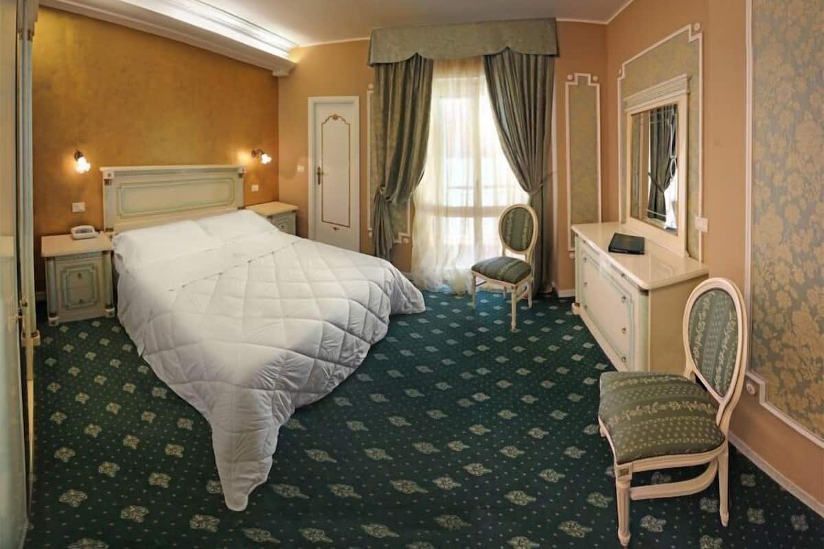 Minibar, in-room safe, desk, soundproofing