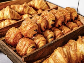 Tägliches kontinentales Frühstück (12.00 GBP pro Person)