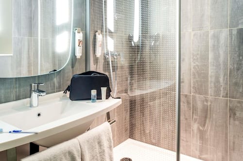 Camera, 1 letto matrimoniale (SweetRoom by Ibis) | Una cassaforte in camera, una scrivania, tende oscuranti, Wi-Fi gratuito