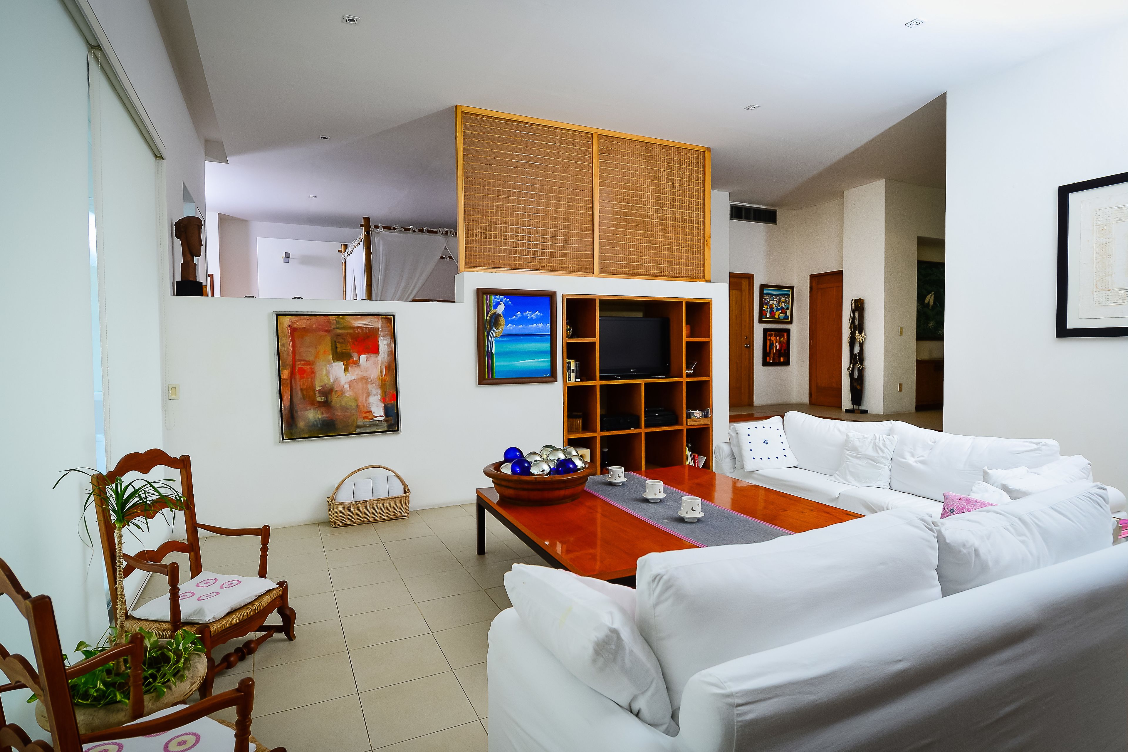 presidential room, 1 king bed | living area