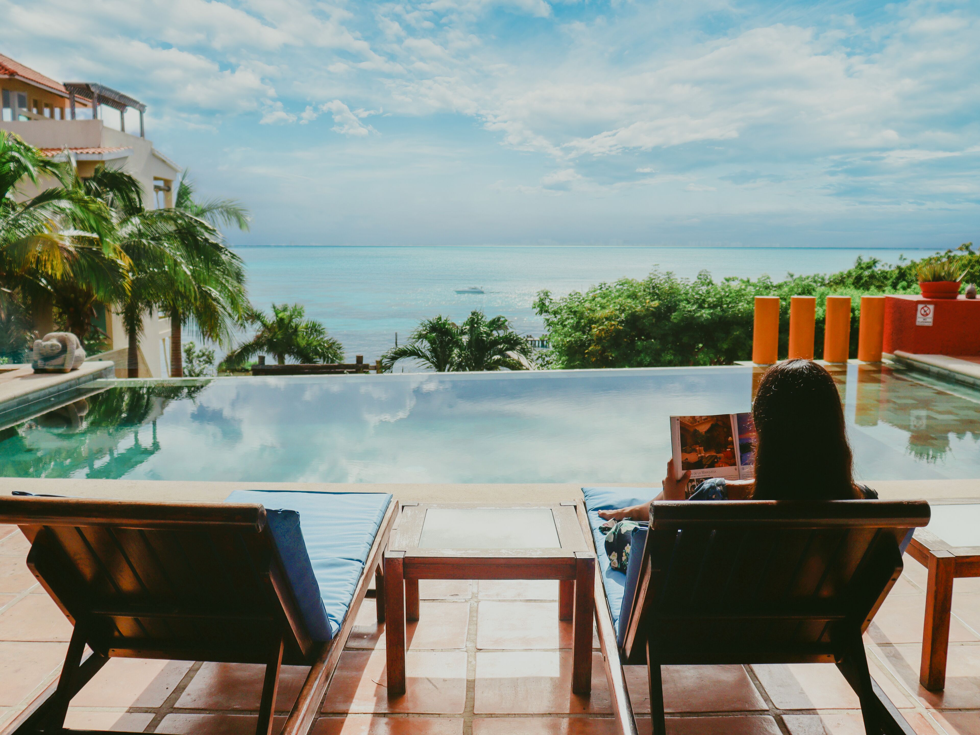 4 outdoor pools, free cabanas, pool umbrellas