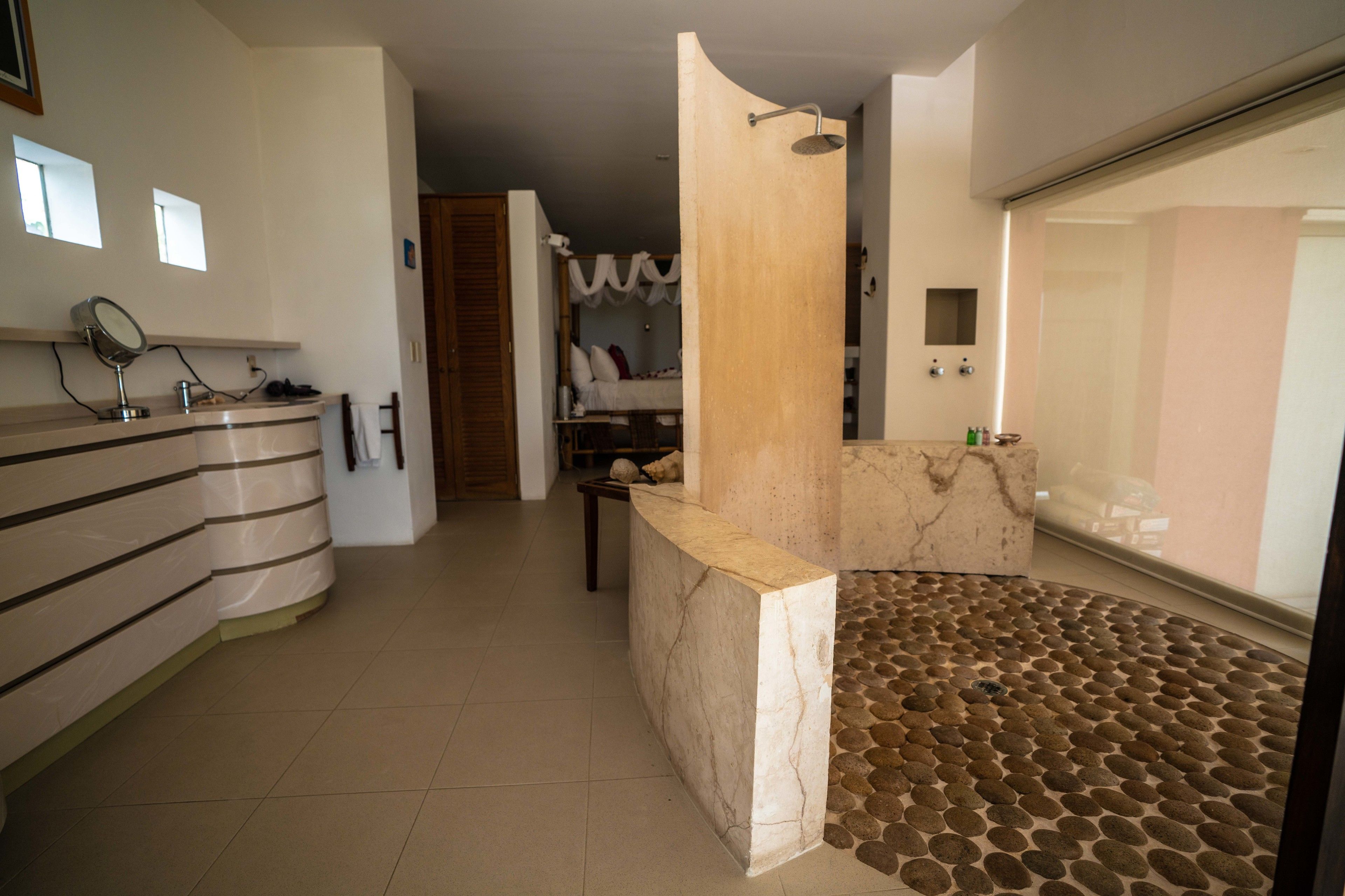 Presidential Room, 1 King Bed | Bathroom shower