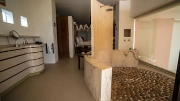 Presidential Room, 1 King Bed | Bathroom shower