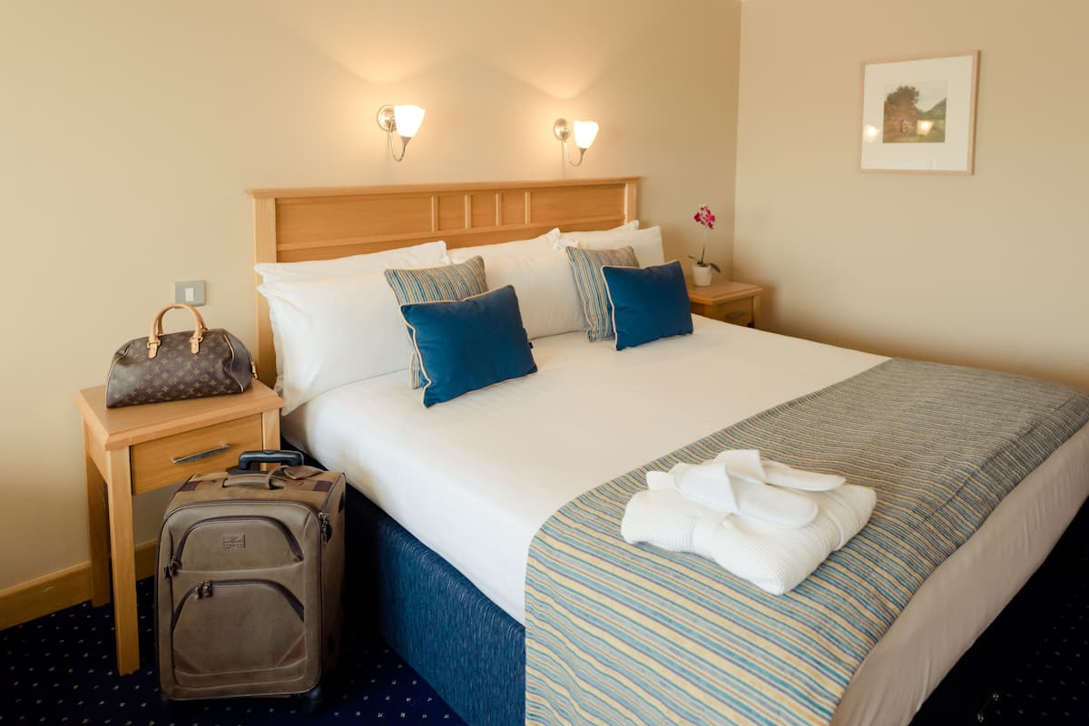 King Room | 1 bedroom, hypo-allergenic bedding, desk, iron/ironing board