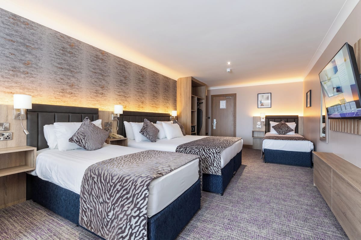 Superior Quadruple Room | 1 bedroom, hypo-allergenic bedding, desk, iron/ironing board