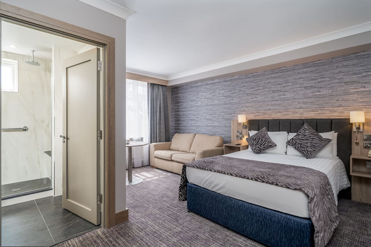 superior suite, 1 king bed | hypo-allergenic bedding, desk, iron/ironing board, free wifi