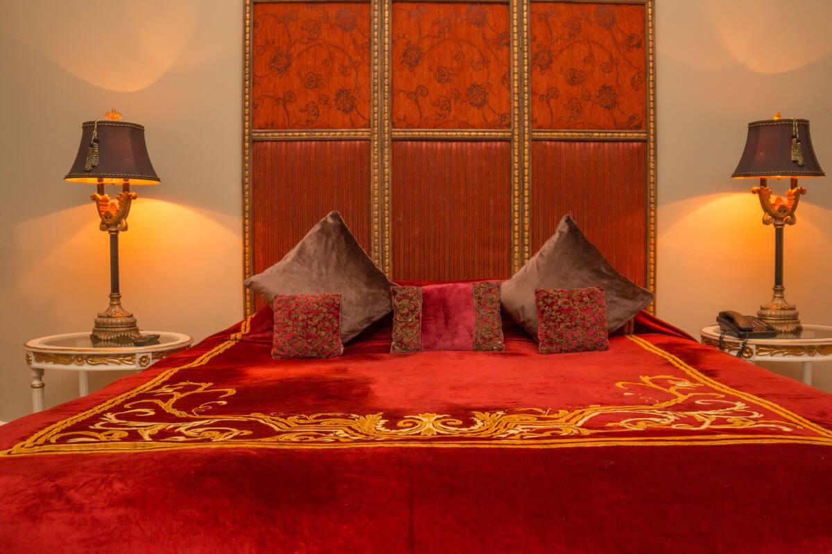 Deluxe-Suite, 1 King-Bett, Stadtblick | Allergikerbettwaren, Zimmersafe, Schreibtisch, Bügeleisen/Bügelbrett