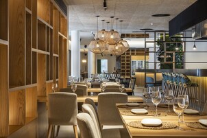 Breakfast, lunch, dinner served; Mediterranean cuisine 