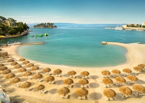 Private beach nearby, free beach shuttle, sun-loungers, beach umbrellas