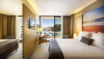 Room for 2+1 Seaview | Minibar, pengeskab på værelset, skrivebord, gratis Wi-Fi