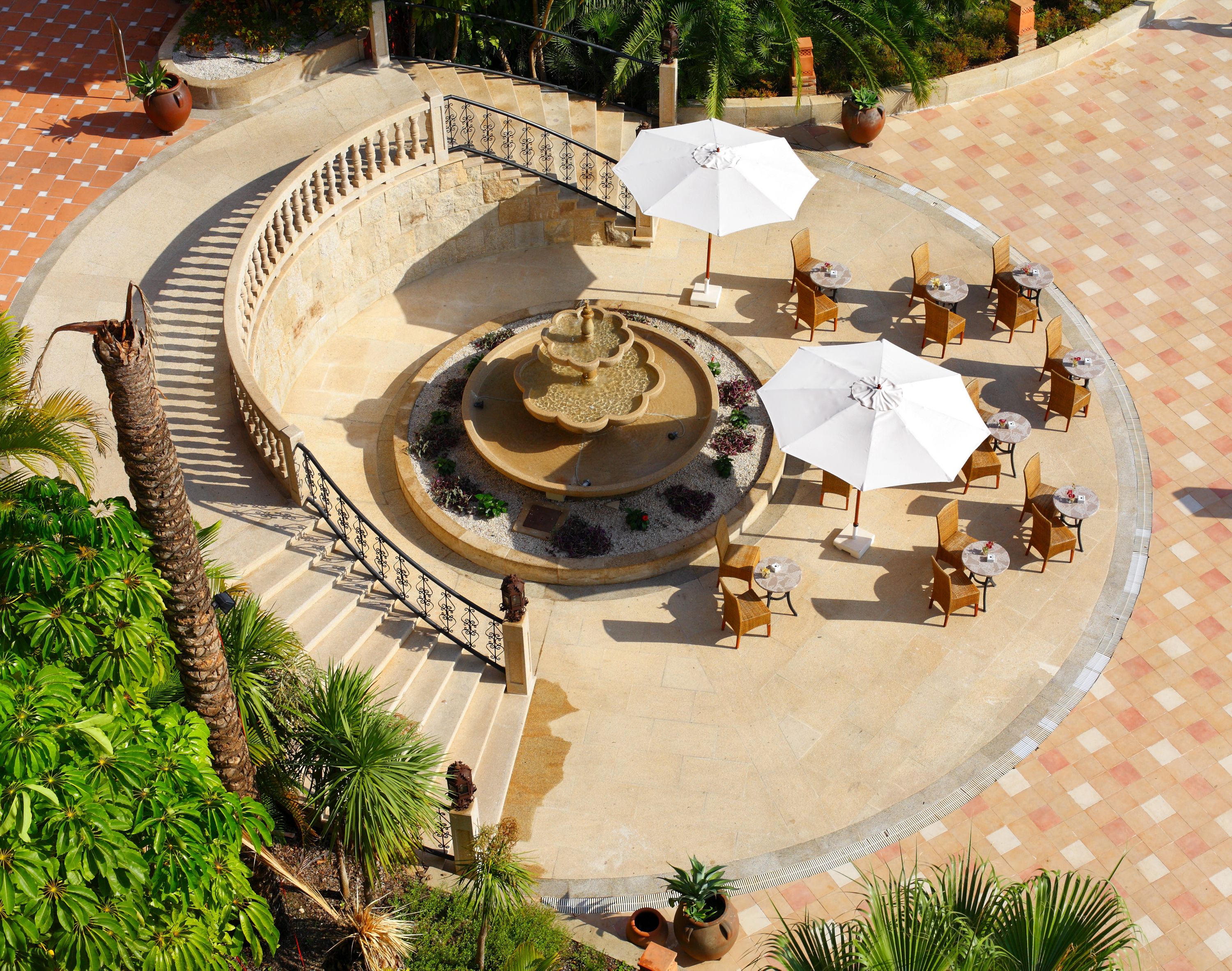 2 restaurants, lunch, dinner served; mediterranean cuisine