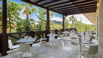 2 restaurants, serveren lunch, diner, Mediterrane gerechten