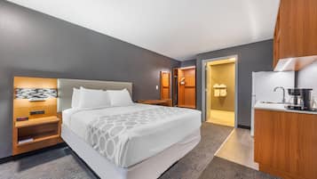 Kamar, 1 Tempat Tidur Queen, akses difabel, Bebas Asap Rokok | Bantalan ekstra lembut, tirai kedap cahaya, dan setrika/meja setrika