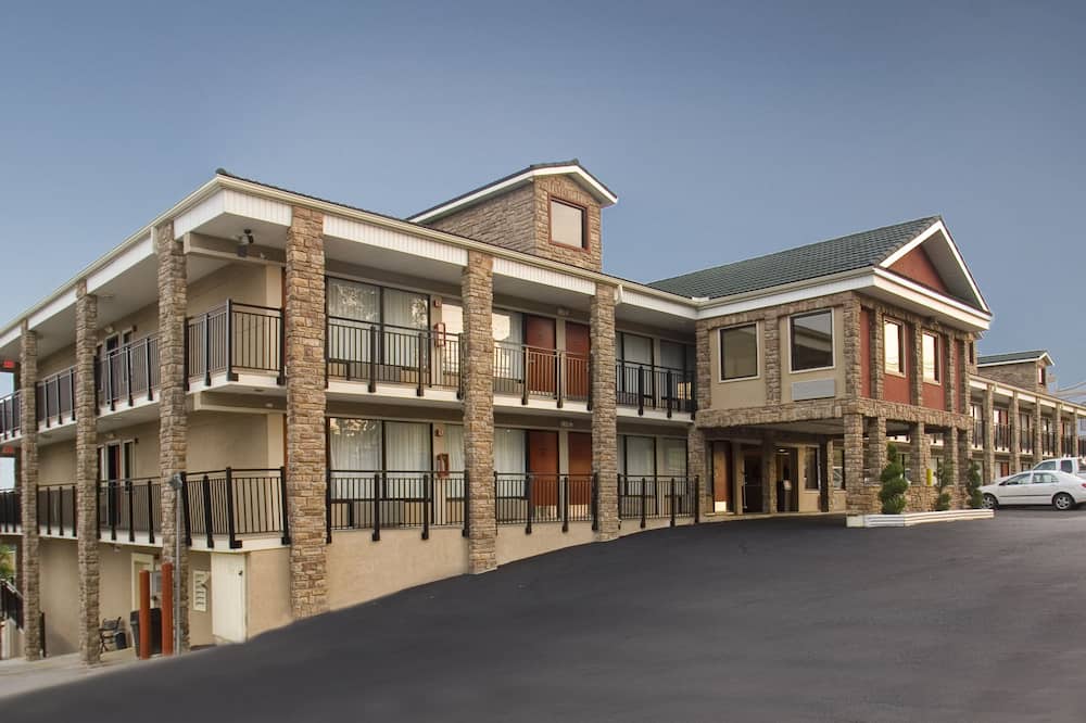Suburban Studios Branson On The Strip
