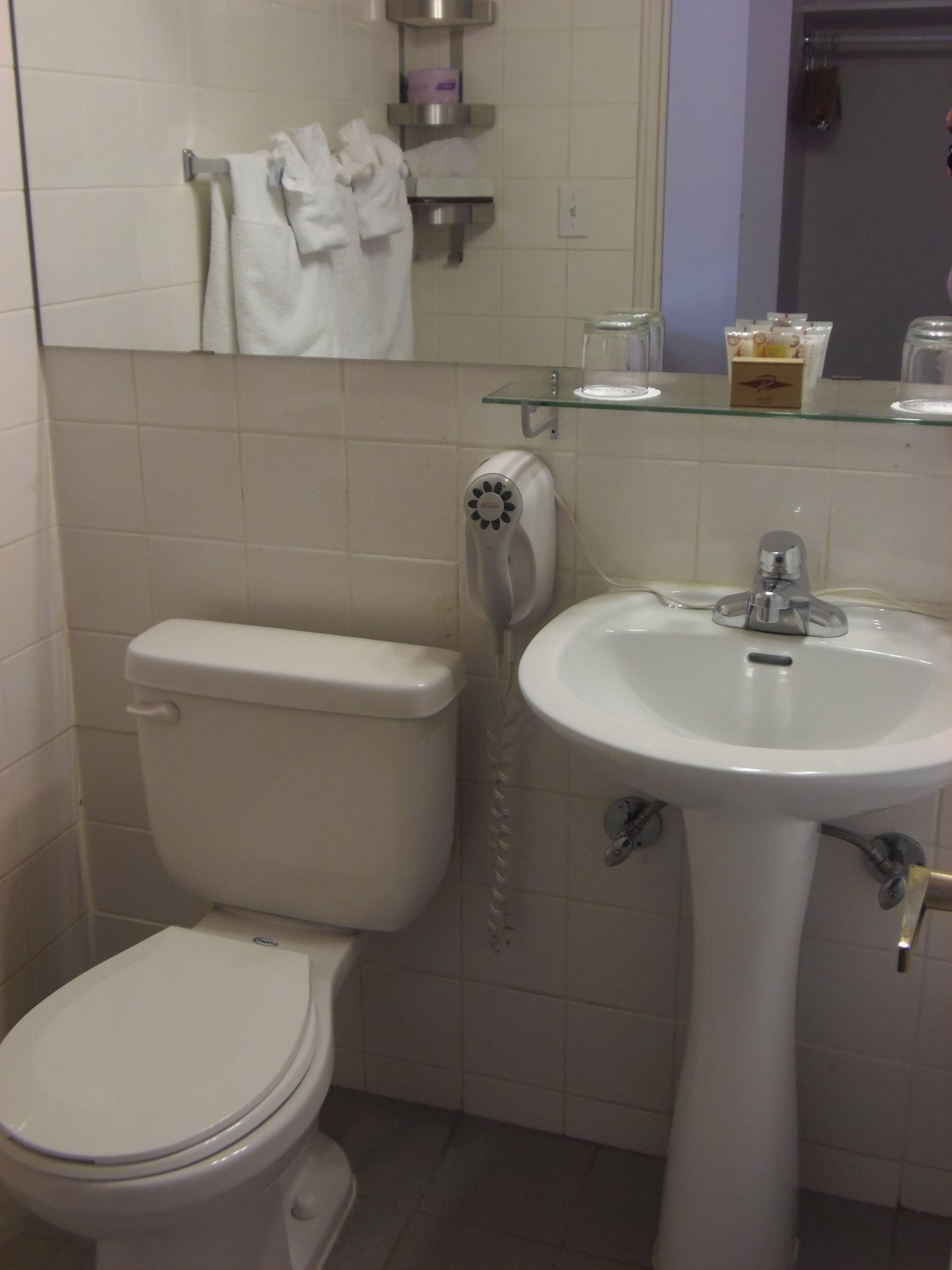 Photo - Rosslyn Inn & Suites