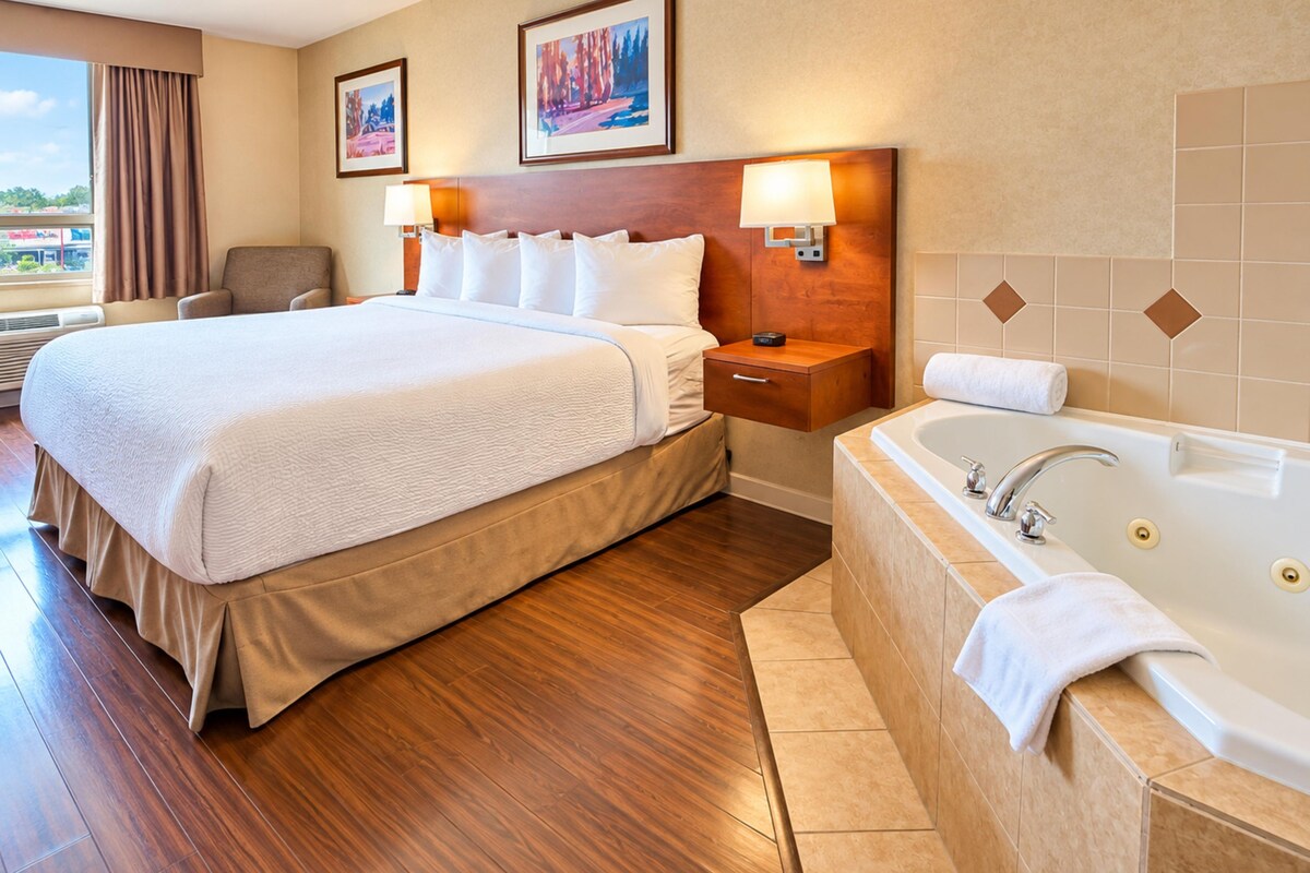 Suite, 1 King Bed, Non Smoking, Hot Tub | Iron/ironing board, WiFi (free), bed sheets