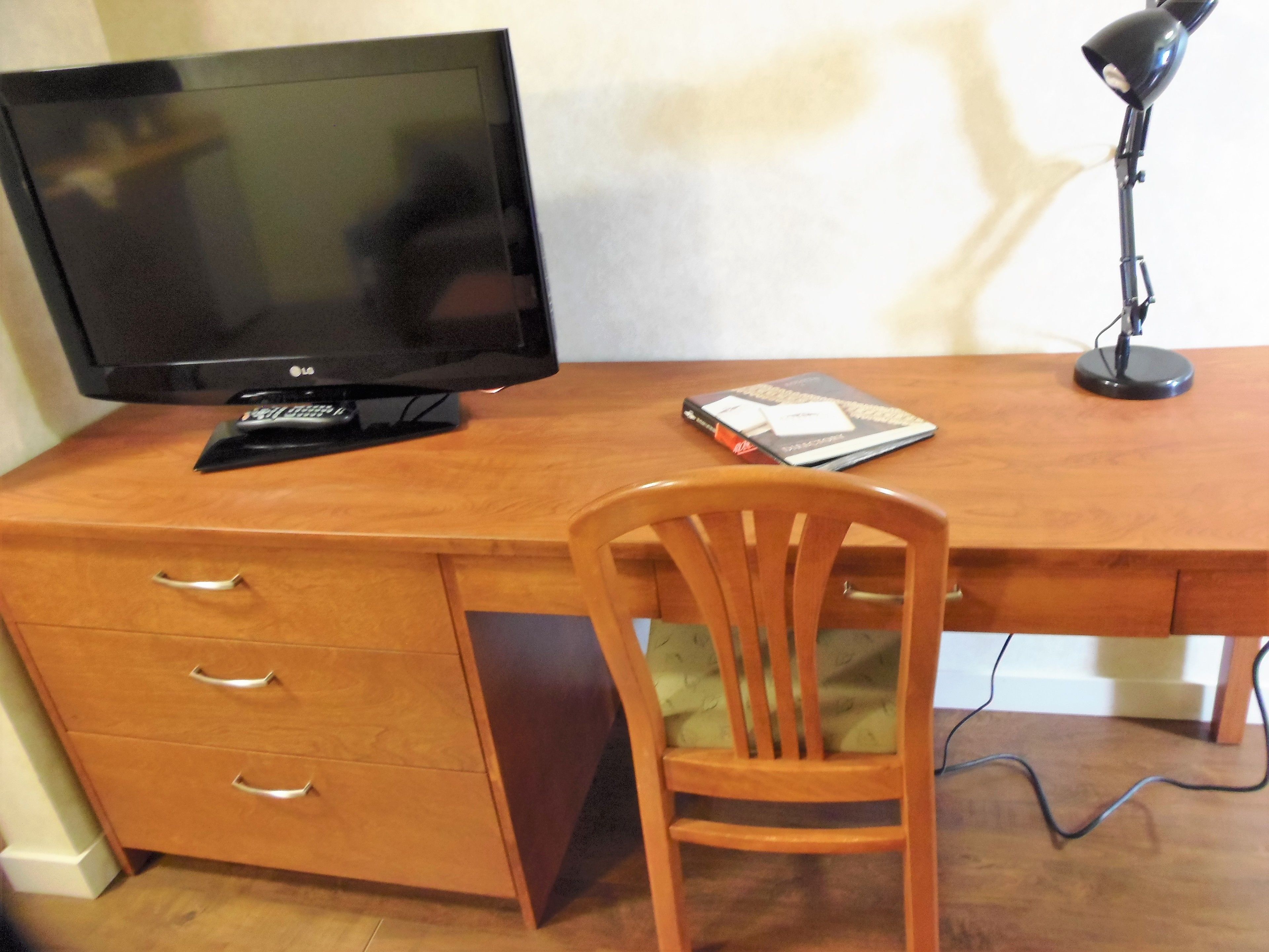 Photo - Rosslyn Inn & Suites