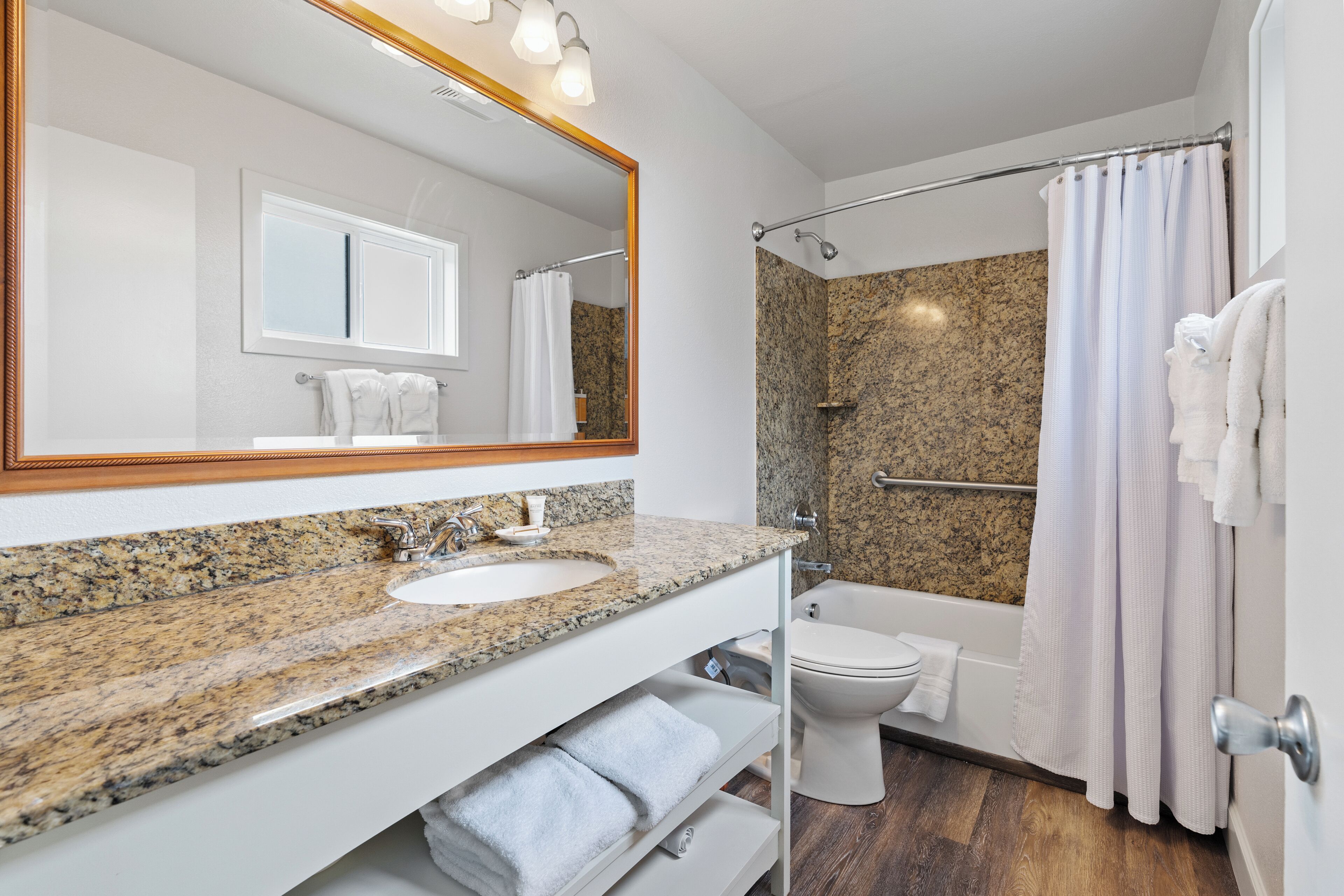 combined shower/bathtub, free toiletries, hair dryer, towels