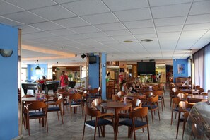 2 barer/lounger, bar ved poolen