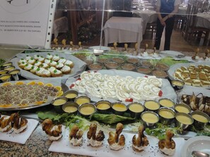 Breakfast, lunch and dinner served  - Hotel Esplendid (Blanes)
