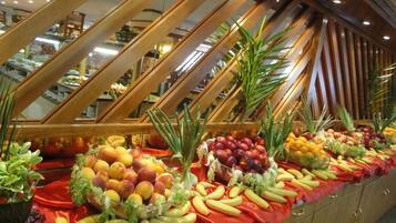 FrĂŒhstĂŒck, Mittagessen und Abendessen