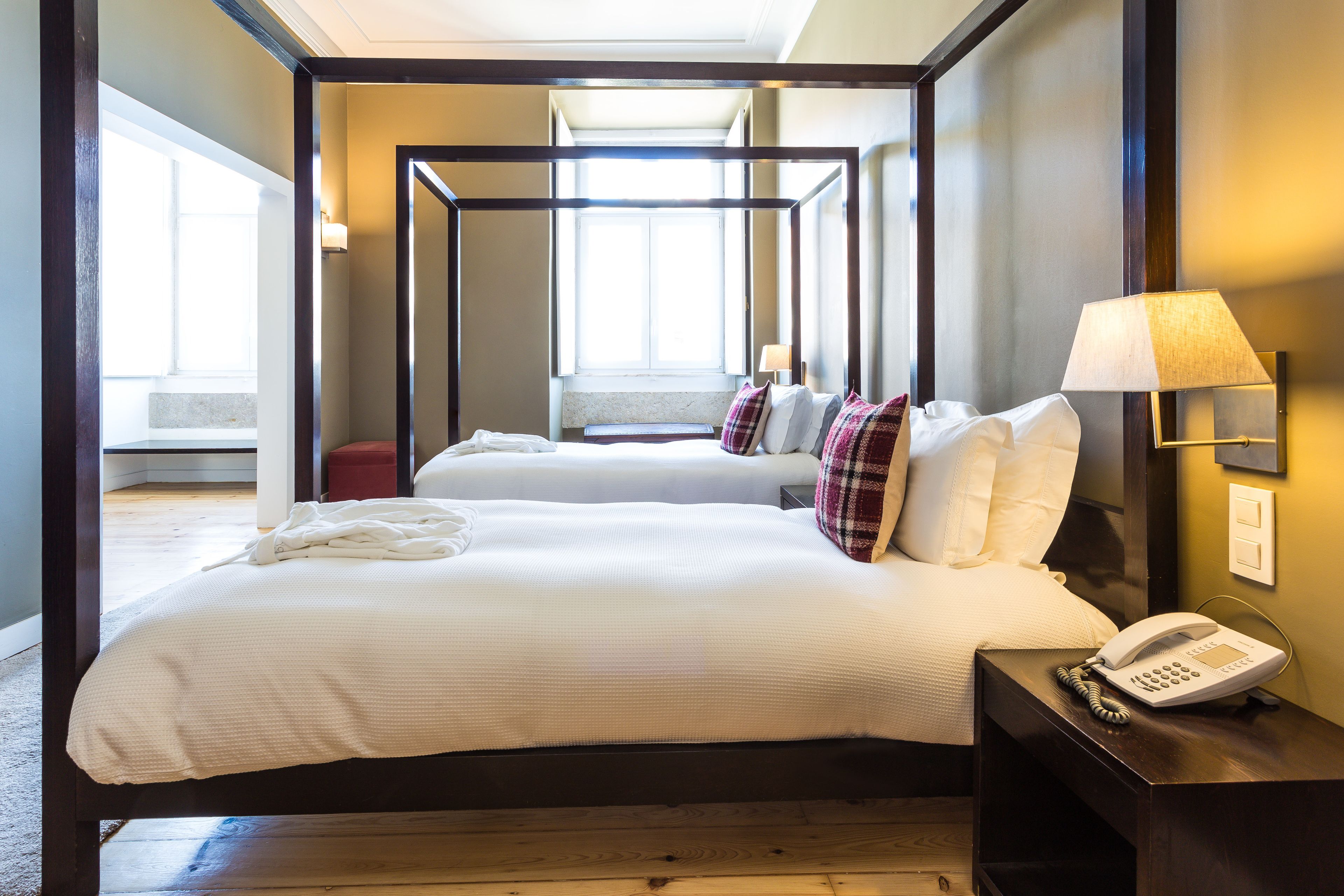 minibar, in-room safe, individually decorated, desk