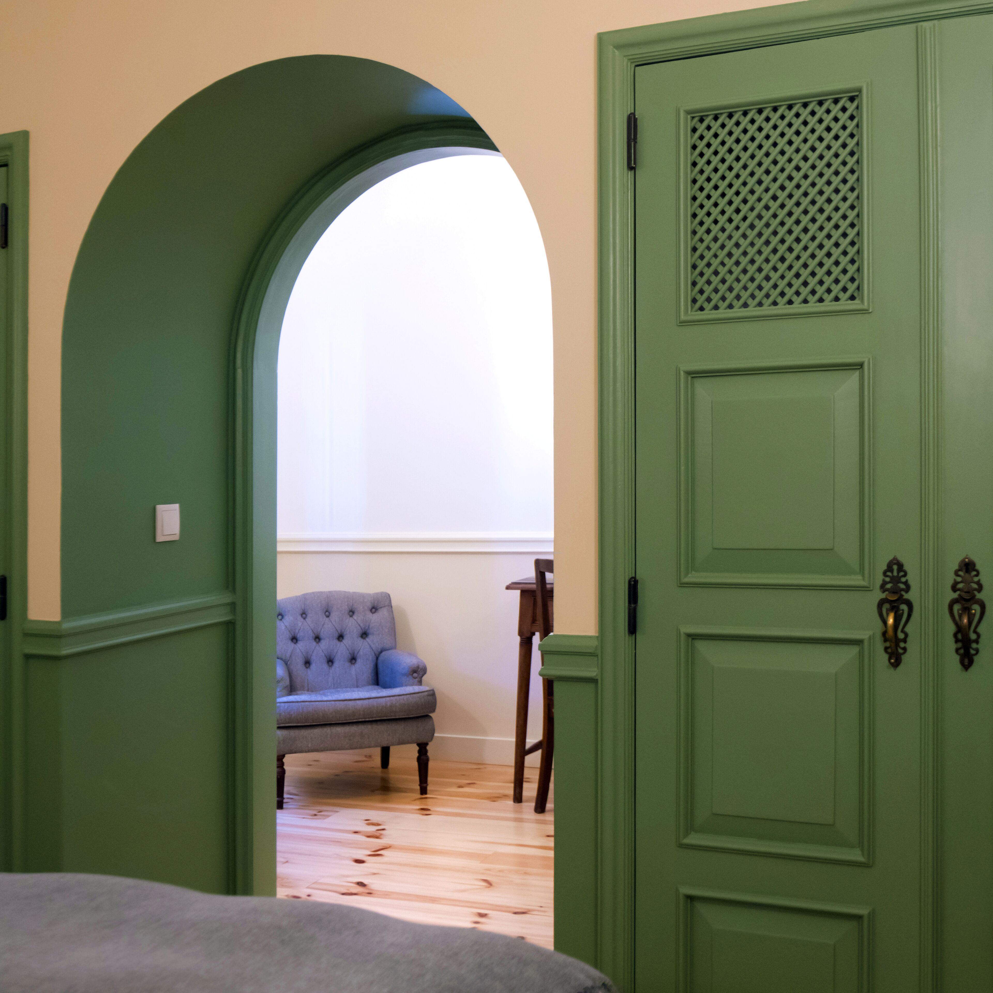 standard double room | minibar, in-room safe, individually decorated, desk