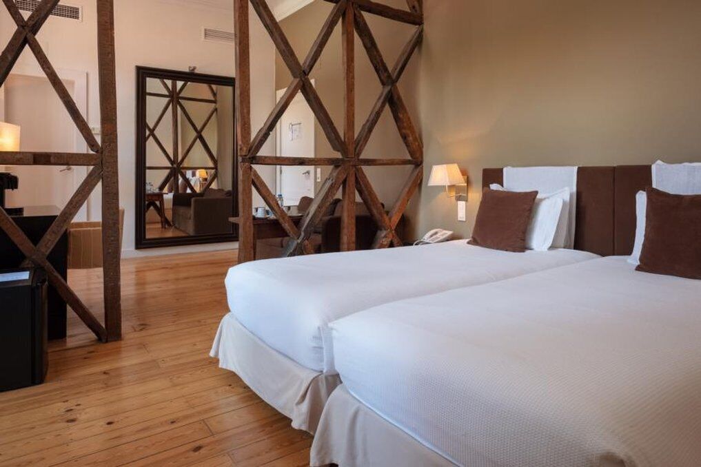 minibar, in-room safe, individually decorated, desk