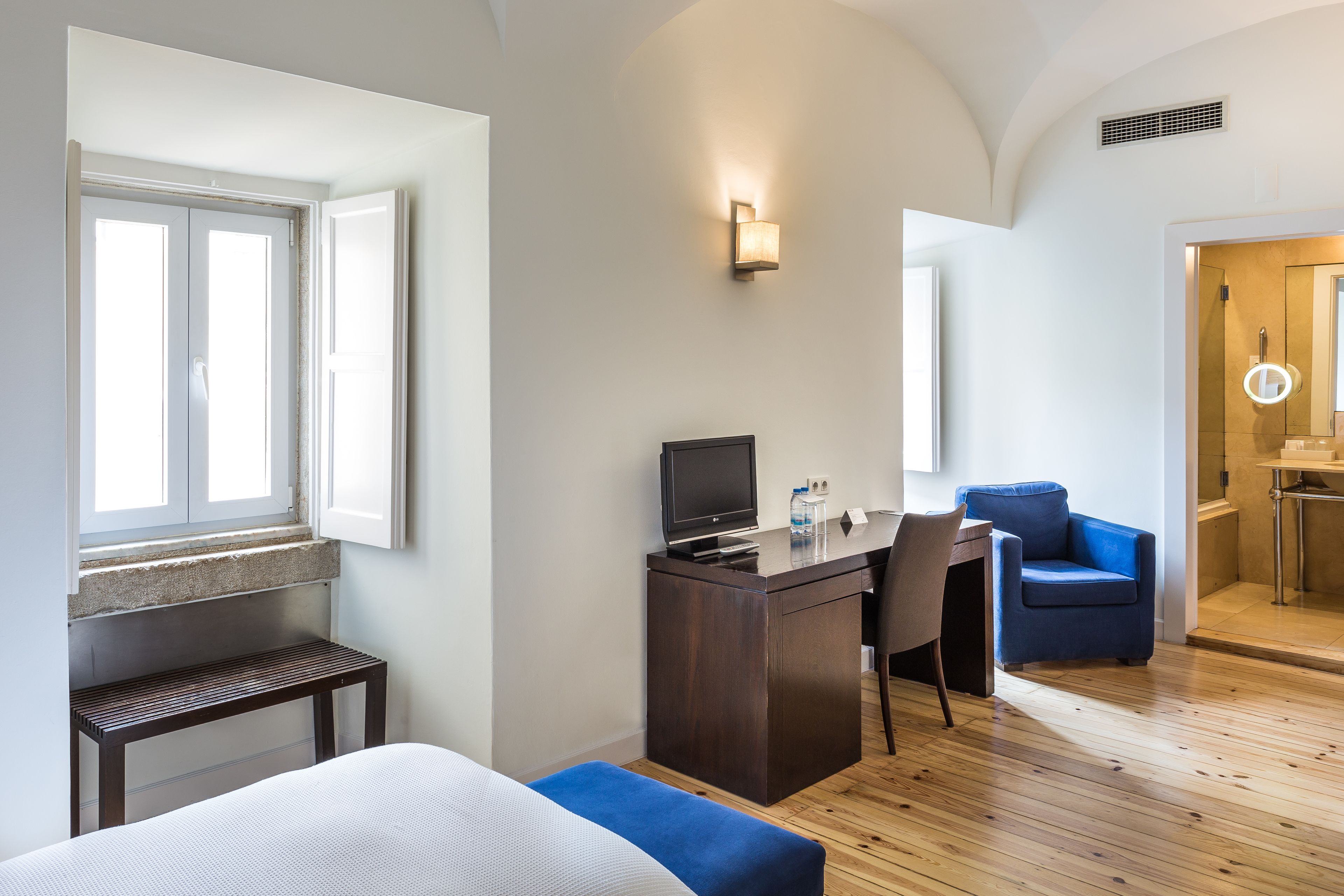 superior double or twin room | minibar, in-room safe, individually decorated, desk