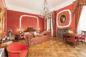Superior Quadruple Room | Hypo-allergenic bedding, down comforters, minibar, in-room safe - Hotel San Moisè (Venice)