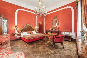 Luxury Room, Balcony, Canal View | Hypo-allergenic bedding, down comforters, minibar, in-room safe - Hotel San Moisè (Venice)