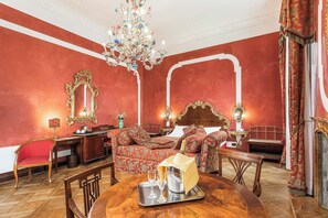 Hypo-allergenic bedding, down duvets, minibar, in-room safe - Hotel San Moisè (Venice)