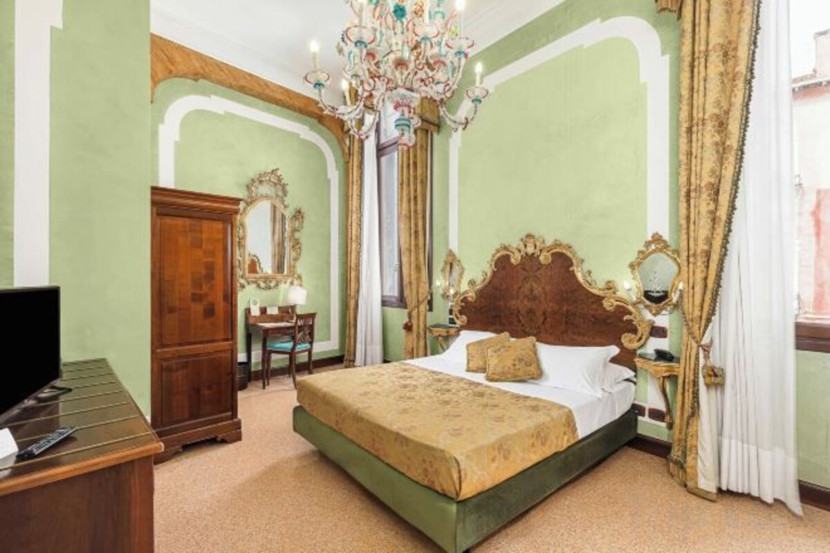 Ropa de cama hipoalergénica, cubrecamas y minibar 