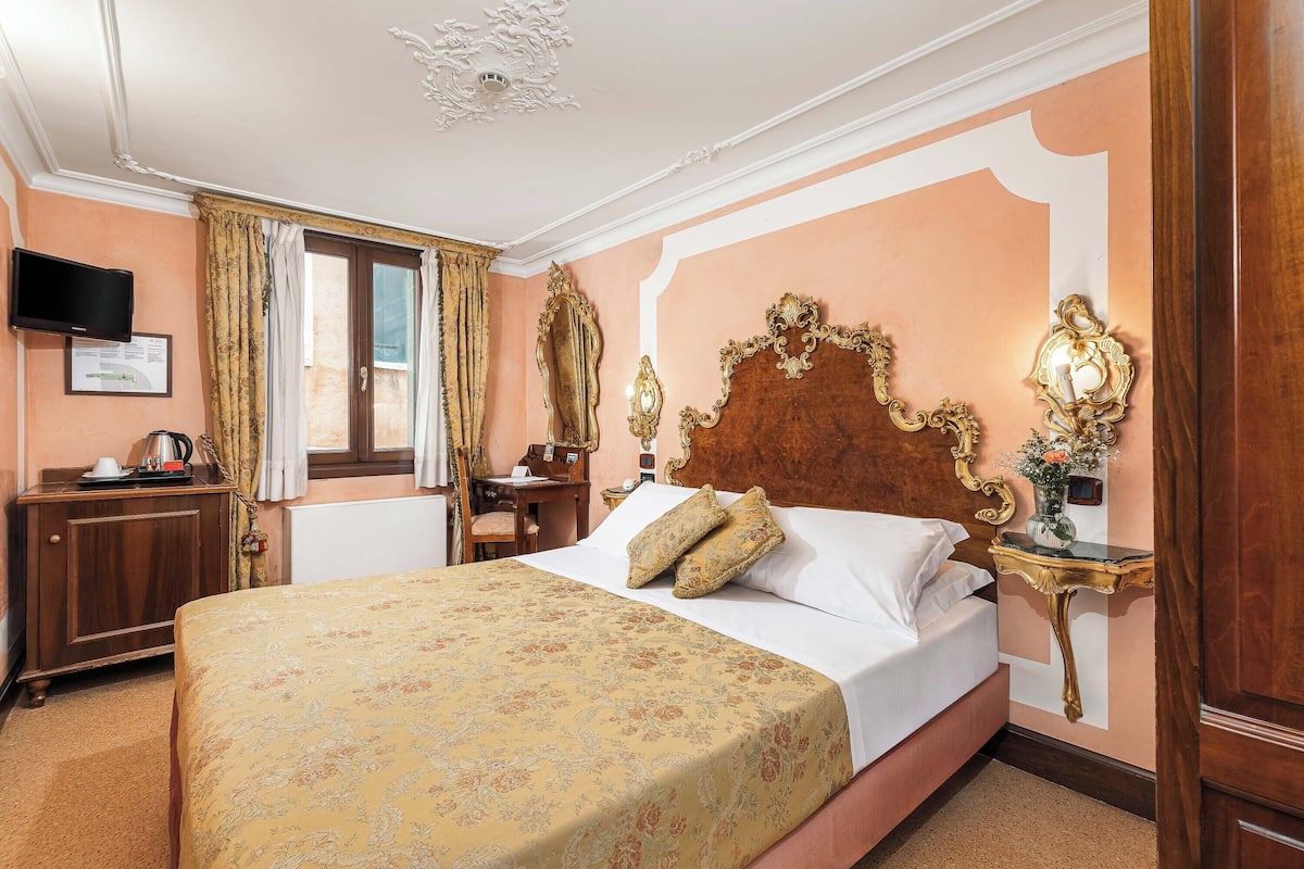 Hypo-allergenic bedding, down duvets, minibar, in-room safe