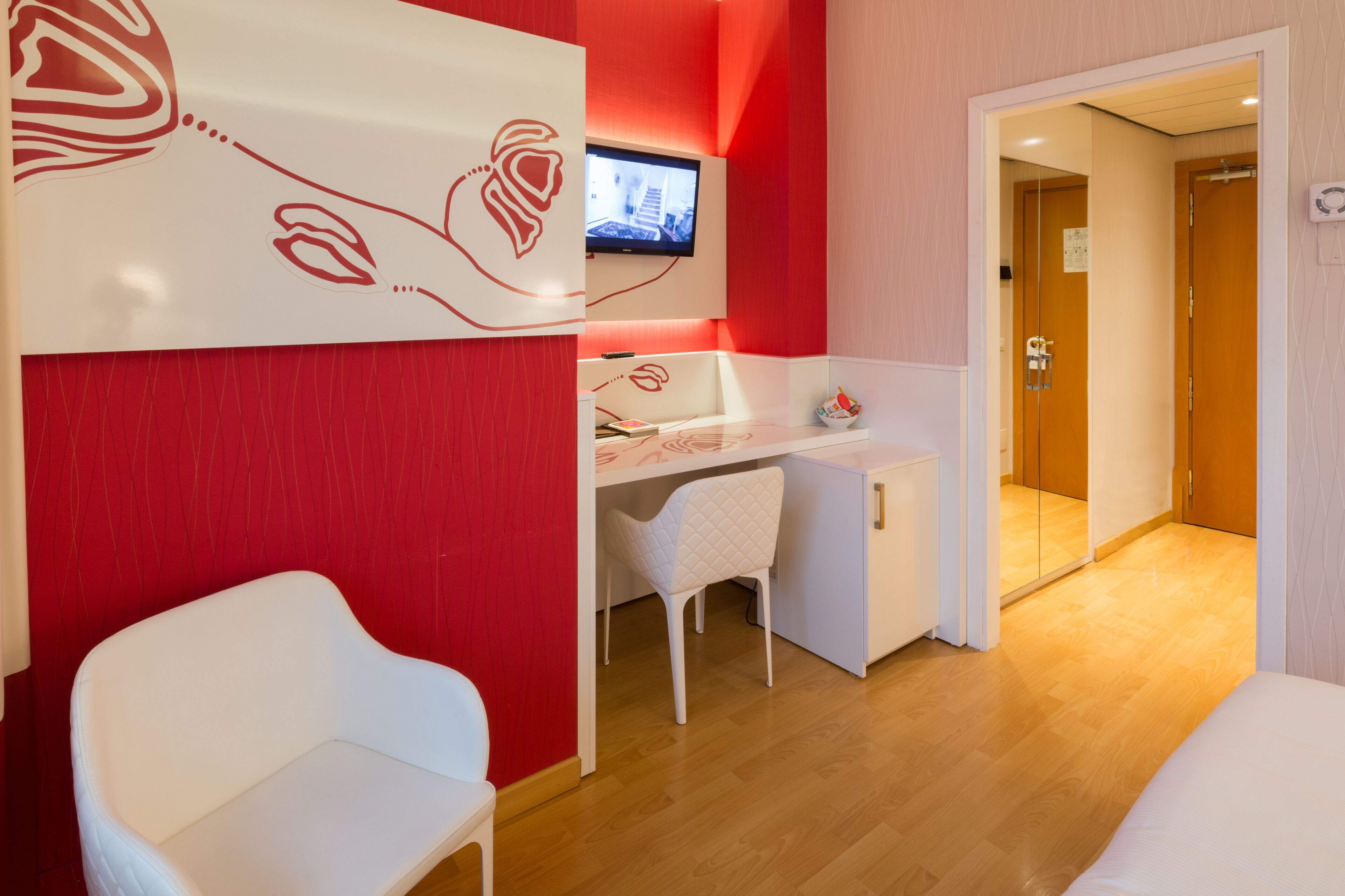 1 bedroom, down duvets, pillow-top beds, in-room safe