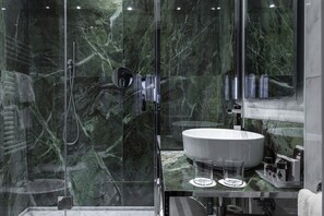 Economy Room | Bilik Mandi | Pancuran mandi, kelengkapan dandanan diri percuma, pengering rambut 