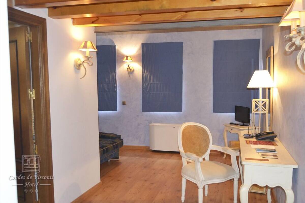 Double or Twin Room (Duplex) | Bar mini, peti besi dalam bilik, seterika/papan seterika