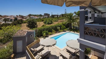 6 buitenzwembaden, parasols voor strand/zwembad